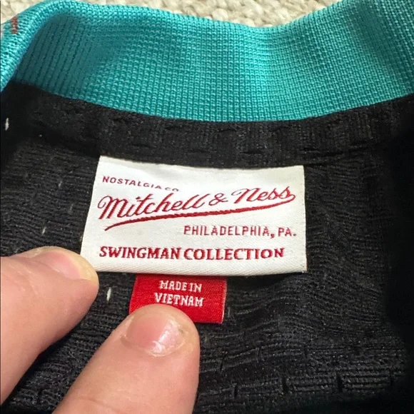 Mitchell & Ness Vancouver Grizzlies Kids Jersey - Black and Teal - Picture 6 of 6